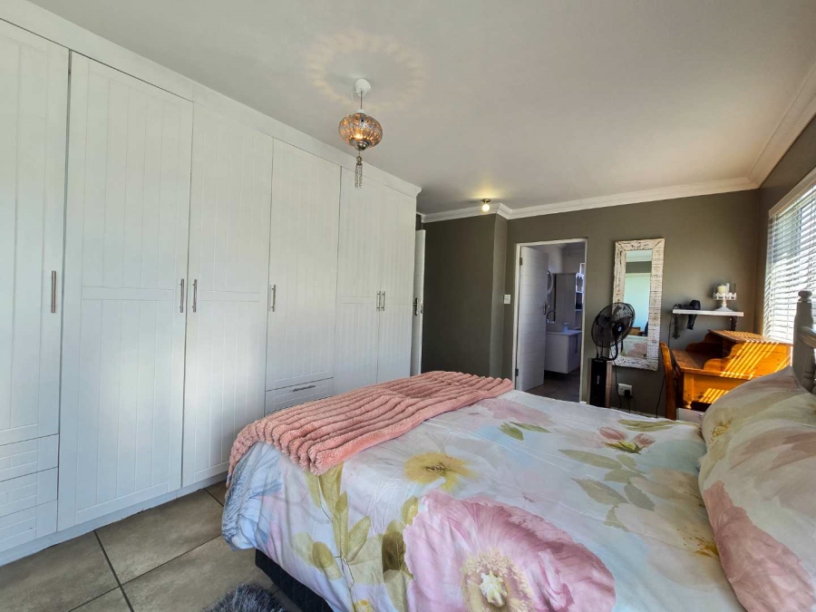 7 Bedroom Property for Sale in Stilbaai Wes Western Cape